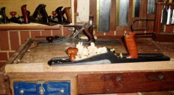 Creating and smoothing the tapered legs