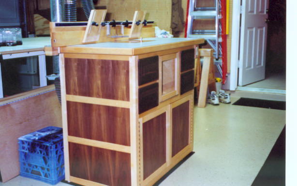 ROUTER TABLE WITH CABINET