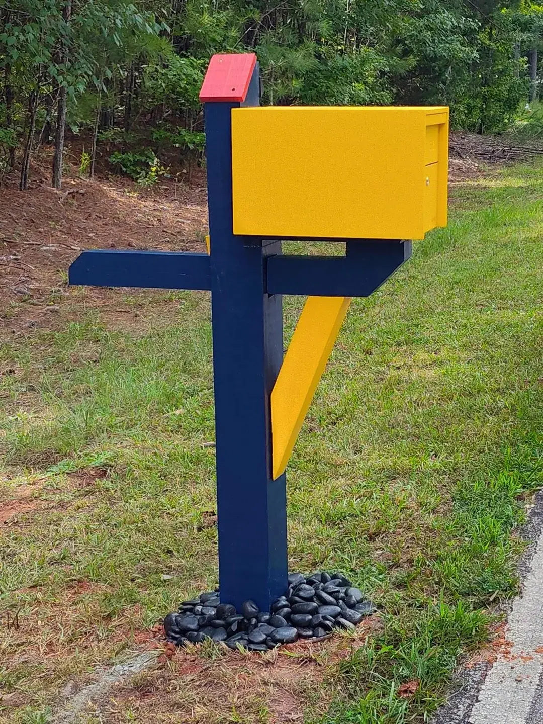 so-i-built-a-new-mailbox-and-got-a-little-carried-away-v0-4djdj71hbdif1_844.webp