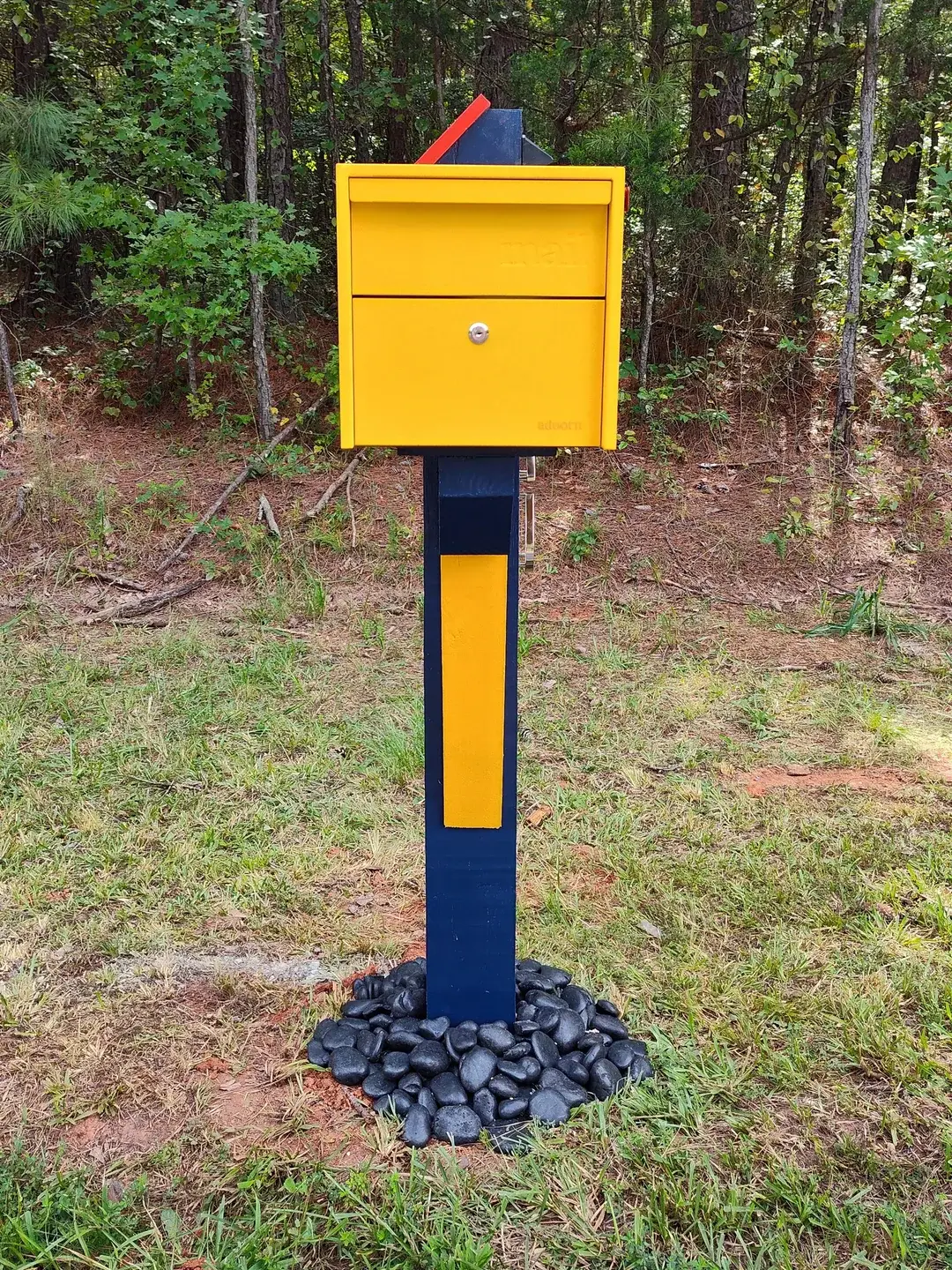 so-i-built-a-new-mailbox-and-got-a-little-carried-away-v0-h7zn9hzgbdif1_845.webp