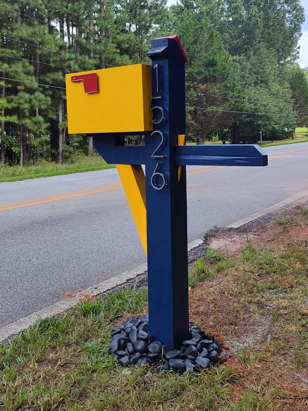 so-i-built-a-new-mailbox-and-got-a-little-carried-away-v0-z7m1dlxgbdif1_846.webp