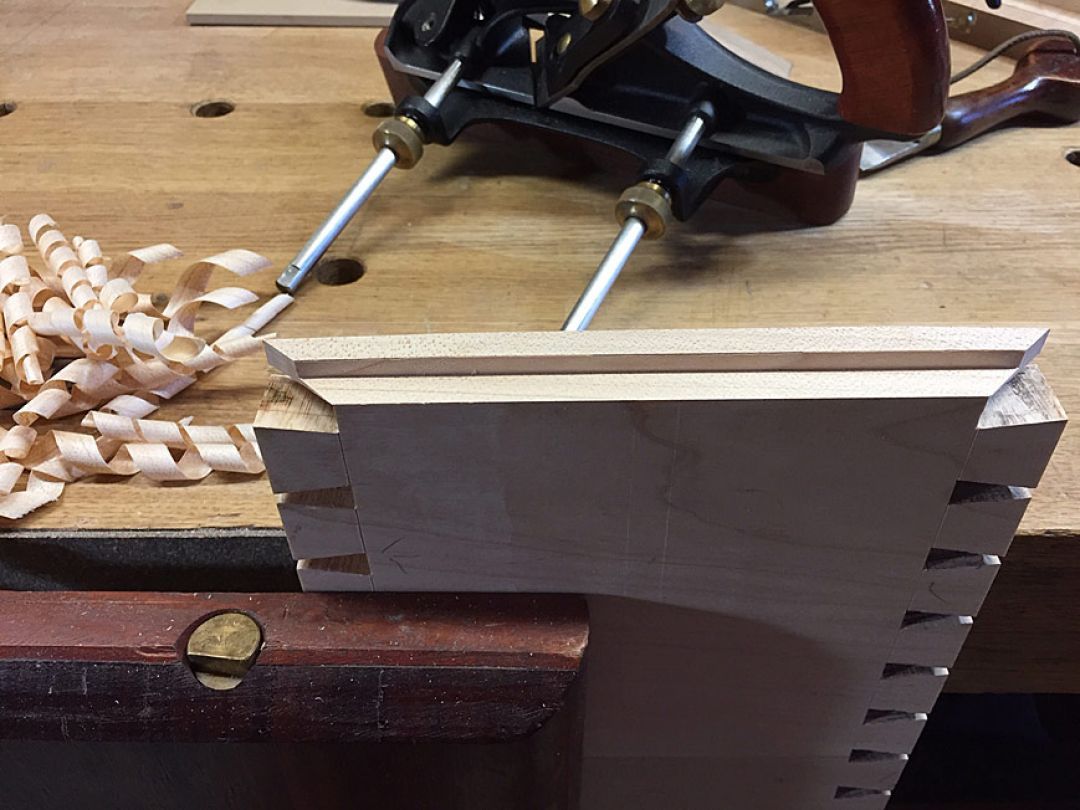 re-a-fixture-for-mitred-through-dovetails-with-a-story-pic